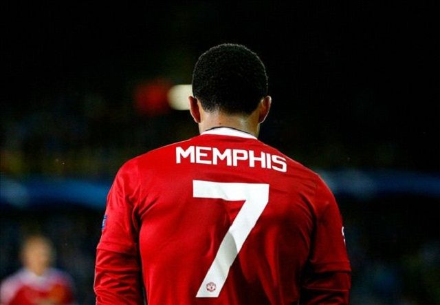 Navijači Uniteda razapeli Memphis Depaya na Twitteru