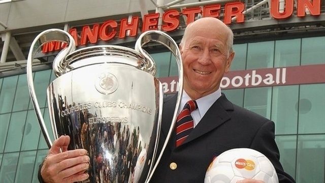 Manchester United odaje počast legendarnom Sir Bobbyju Charltonu