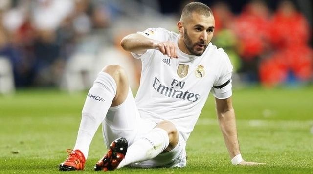 Football - Real Madrid v Barcelona - Liga BBVA - Santiago Bernabeu - 21/11/15 Real Madrid's Karim Benzema  Reuters / Stringer Livepic