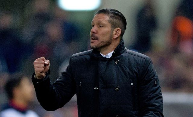 MADRID, SPAIN - JANUARY 07: Head coach Diego Pablo Simeone of Atletico de Madrid encourages his team during the Copa del Rey Round of 16 first leg match between Club Atletico de Madrid and Real Madrid CF at Vicente Calderon Stadium on January 7, 2015 in Madrid, Spain. (Photo by Gonzalo Arroyo Moreno/Getty Images)