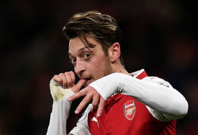 Mesut Ozil na izlaznim vratima